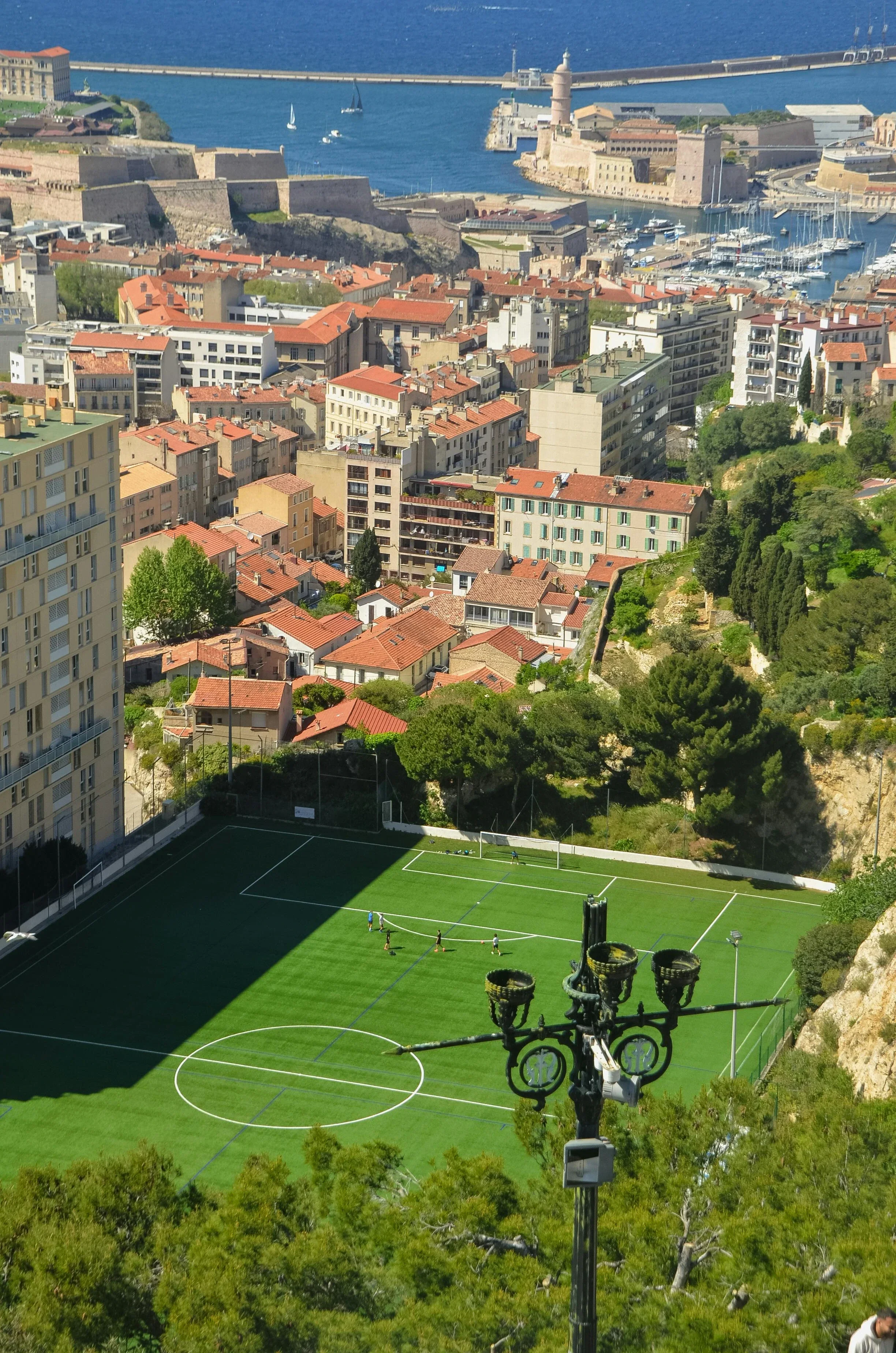 Notre-Dame de la Garde vue depuis Marseille